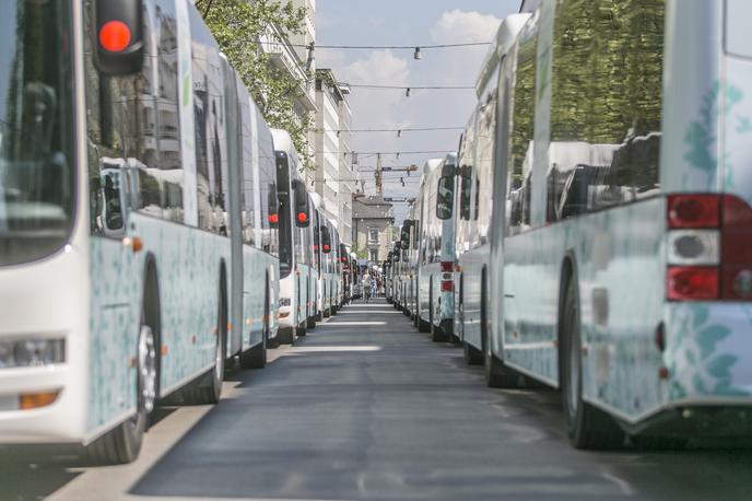 LPP avtobus Ljubljana | V ponedeljek bo po skoraj dveh mesecih oživel javni potniški promet. Tako vozniki kot potniki bodo morali upoštevati zaščitne ukrepe. | Foto Bojan Puhek