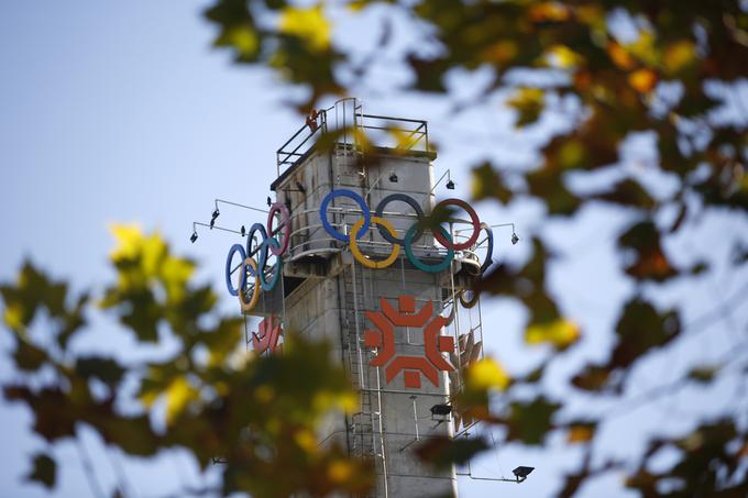 Ob 20. obletnici začetka olimpijskih iger v Sarajevu so najboljši drsalci z evropskega prvenstva, ki se je v Budimpešti končalo le nekaj dni prej, na pobudo Prosenčeve znova nastopili v ledeni dvorani Zetra.  | Foto: Reuters