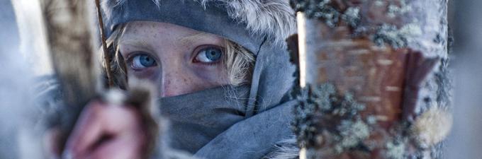 Najstnico Hanno (Saoirse Ronan), ki jo je oče v divjini vzgojil v popolno morilko, pošljejo na misijo po Evropi, kjer jo poskuša izslediti neusmiljena obveščevalna agentka (Cate Blanchett). • V soboto, 10. 3., ob 4.10 na HBO 2.* │ Na voljo tudi na HBO OD in HBO GO. | Foto: 