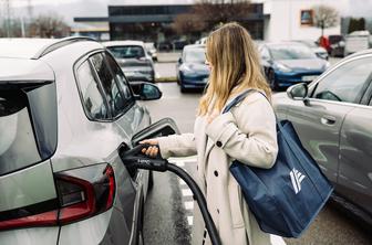 Tukaj boste avto lahko napolnili med obiskom trgovine