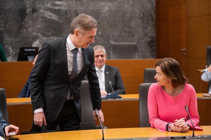 "Če bi jaz danes morala svetovati, bi svetovala predsedniku vlade, da se Slovenija pridruži tožbi, ampak o tem bo odločala vlada," je dejala Tanja Fajon. | Foto: STA