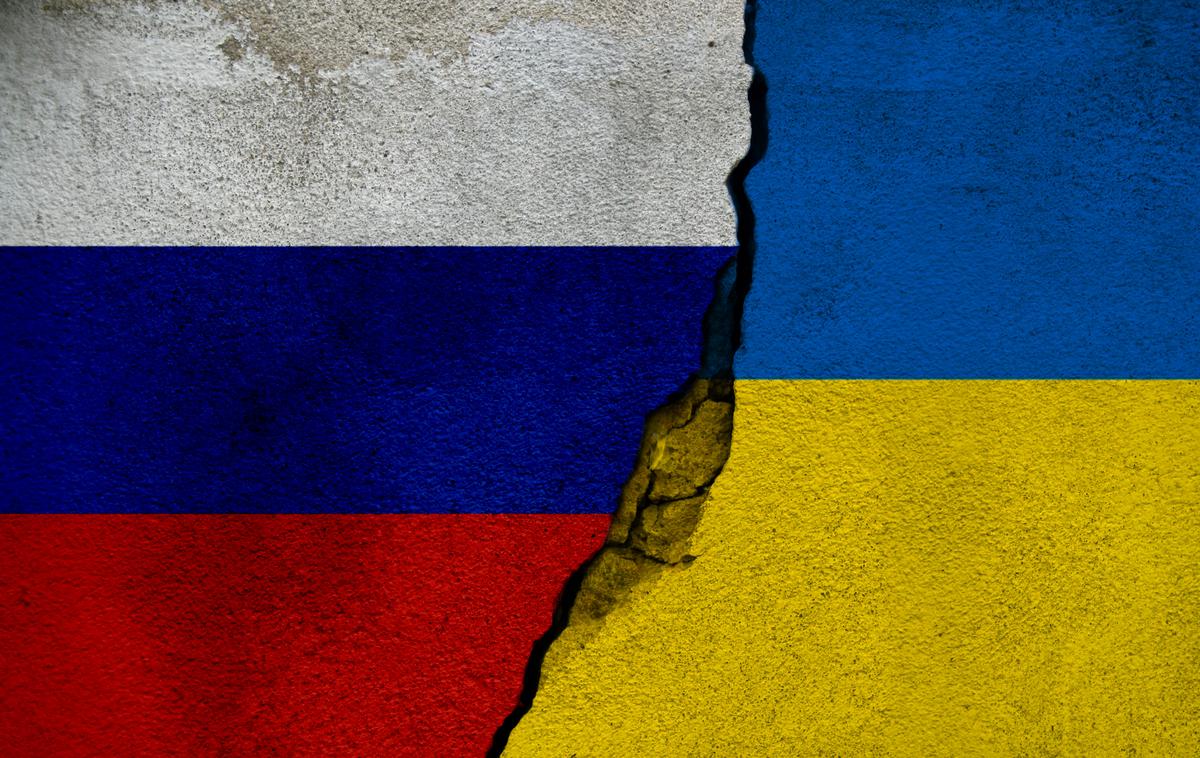 Rusija, Ukrajina, zastava | Kibernetska združba Conti je imela korenine v Rusiji, a so v njej sodelovali tudi državljani Ukrajine. | Foto Shutterstock