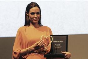 Angelina Jolie oblikovala nakit za zabavo