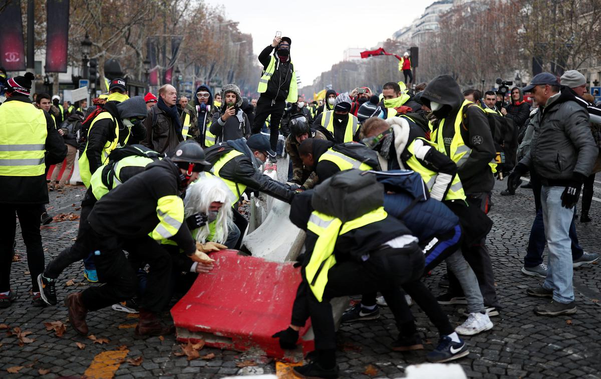 Protesti v Franciji | V soboto je po vsej Franciji protestiralo 106 tisoč protestnikov. Francoska policija je aretirala 130 demonstrantov. | Foto Reuters