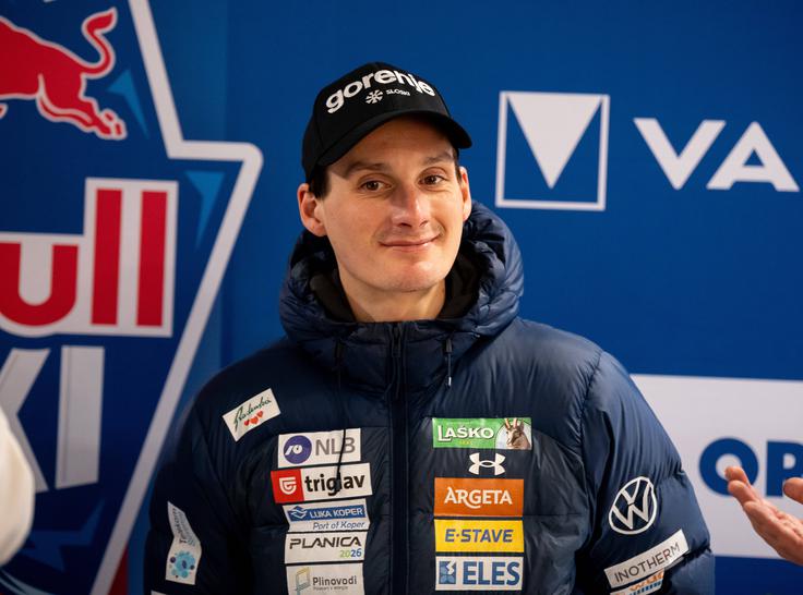 Domen Prevc je s 141,5 metra znova poskrbel za najdaljši skok dneva. | Foto: Guliverimage