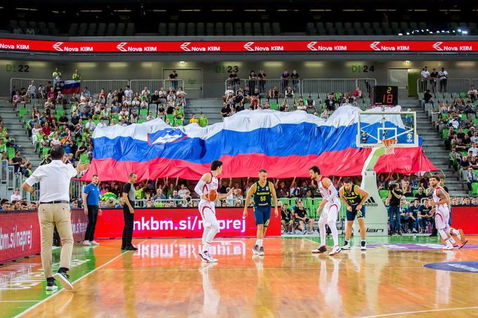 Slovenski navijači so stali ob strani košarkarjem. | Foto: Žiga Zupan/Sportida