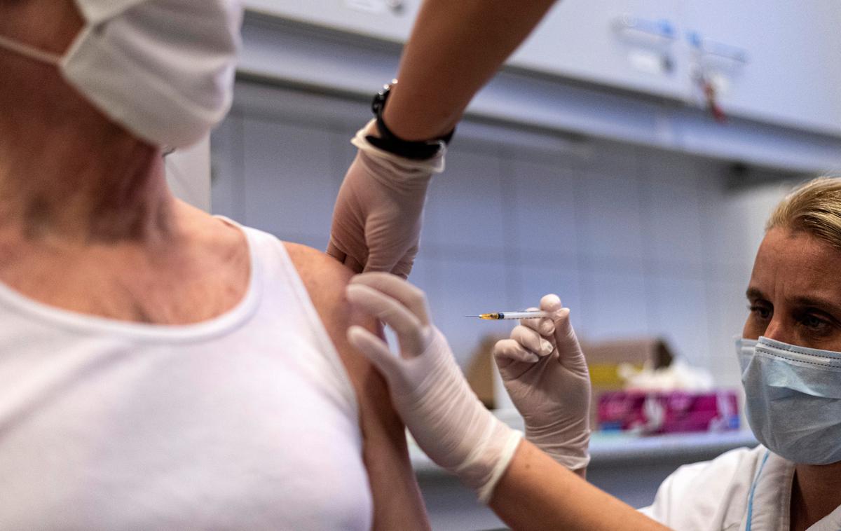 Cepljenje na Madžarskem | Na Madžarskem so začeli cepiti s cepivom proti covid-19 kitajskega proizvajalca Sinopharm. | Foto Reuters