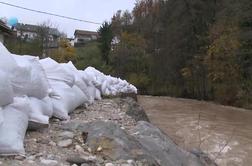 Želeli so se zavarovati pred deročo vodo, dobili pa grožnjo z globami (video)