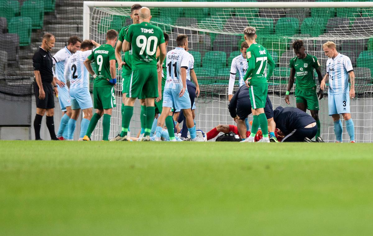 NK Olimpija, ND Gorica | Tik pred koncem prvega polčasa sta jo v močnem trku z glavama skupila soigralca Grega Sorčan in Žiga Lipušček. | Foto Urban Urbanc/Sportida