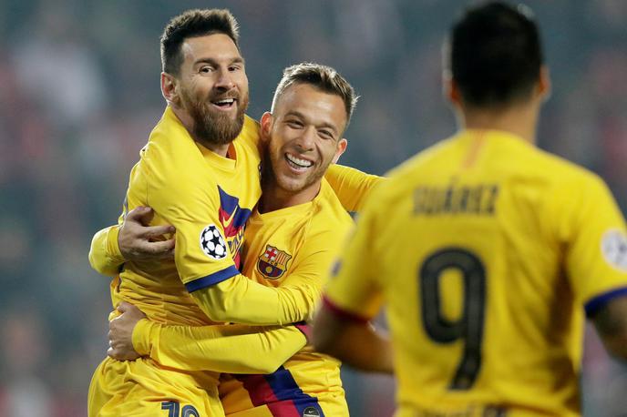 Arthur | Kaj se dogaja z brazilskim zvezdnikom Barcelone Arthurjem (v sredini)? | Foto Reuters