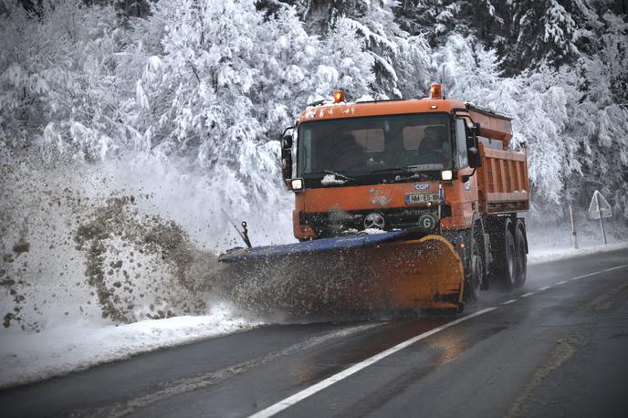 Sneg | V zimskih mesecih pristojni večjih posebnosti v prometu ne pričakujejo, saj bodo v pretežnem delu zamrla tudi gradbena dela. | Foto Ana Kovač