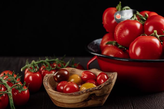 Paradižnik je najbolje hraniti na sobni temperaturi med 19 in 20 stopinj Celzija – ne v hladilniku, saj tako ostane dalj časa svež ter obdrži svoja značilna vonj in okus. | Foto: 