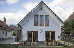 Na oddih v Boštjanovo hišo sredi vaškega okolja (foto)