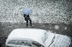 Ponekod po državi že sneži, do jutra ponekod četrt metra snega (foto)