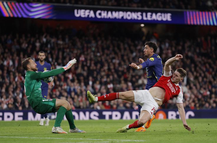 Jan Oblak je ubranil strel Viktorja Gyökeresa. | Foto: Reuters