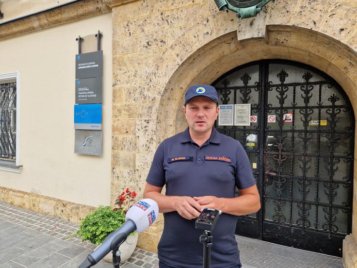 "Občanke in občani na ogroženih območjih ob vsakem dežju še vedno živijo v strahu, zato je hitro nadaljevanje obnove nujno," je jasen župan Kamnika Matej Slapar.  | Foto: STA