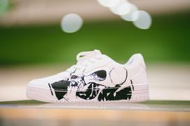 Deichmann, Azram, Beyond the sole