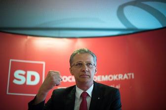 SD še vedno na vrhu, PS in Alenka Bratušek močno nazadovali
