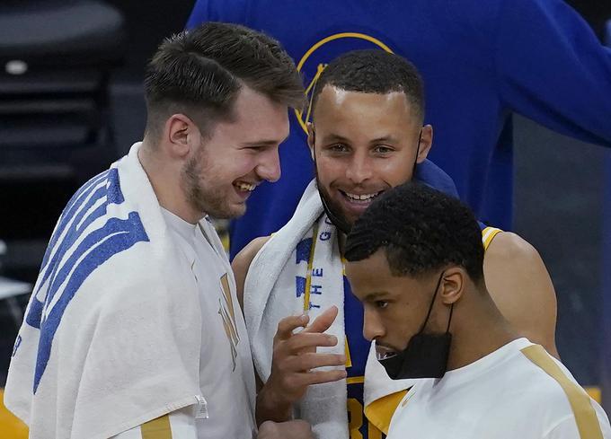 Luka Dončić in Steph Curry bosta v finalu zahodne konference v središču pozornosti. | Foto: Guliverimage/Vladimir Fedorenko