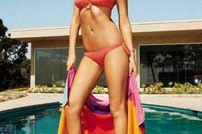 Kate Upton zgoraj brez za moško revijo