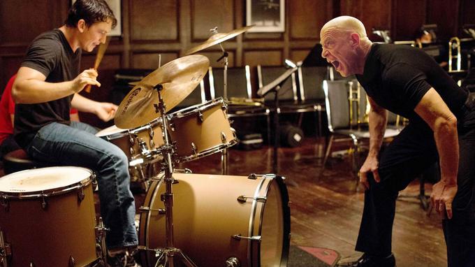 Sundance vsako leto predstavi največje dosežke na področju neodvisnega filma. Glasbena drama Damiena Chazella Ritem norosti (Whiplash) je leta 2014 na Sundanceu prejela nagrado žirije in nagrado občinstva, dobro leto pozneje pa jo je Akademija nagradila še z oskarji za najboljšega stranskega igralca (J. K. Simmons), najboljšo filmsko montažo in najboljše mešanje zvoka. | Foto: 