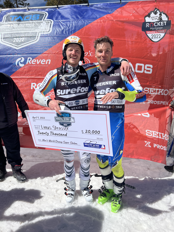 V družbi Linusa Strasserja, zmagovalca aprilske tekme v super slalomu. Kürner je tam zasedel drugo mesto.  | Foto: osebni arhiv/Lana Kokl