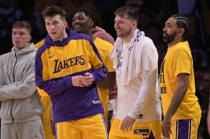 Dalton Knecht (skrajno llevo) je soigralec Luke Dončića pri LA Lakers. | Foto: Reuters