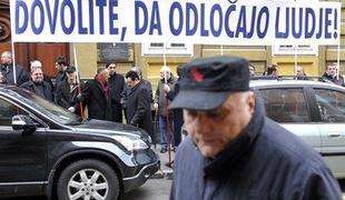 Pahor sindikaliste poziva, naj javnosti nalijejo čistega vina