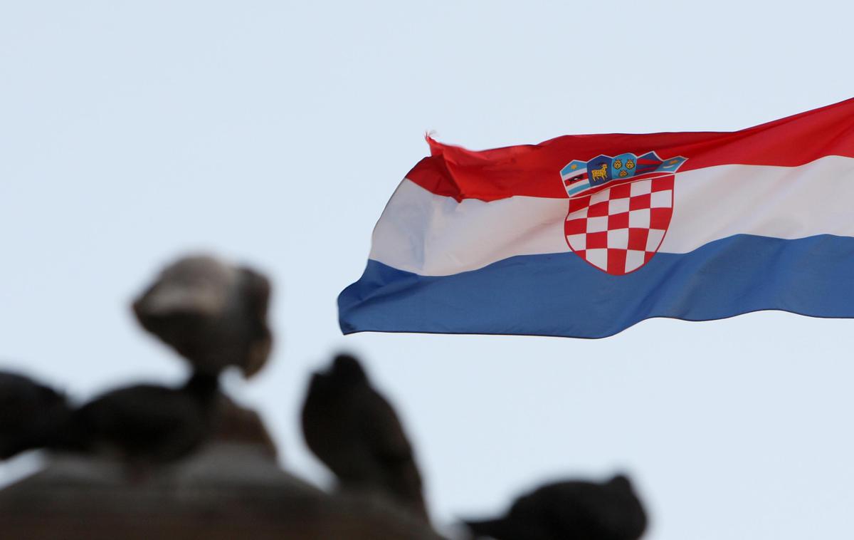 hrvaška zastava | Konec lanskega leta je Hrvaška začela program, prek katerega želijo privabiti izseljene Hrvate in Hrvatice nazaj v domovino. Izseljencem ponujajo do 30 tisoč evrov "nagrade" za vrnitev v domovino. | Foto Bojan Puhek