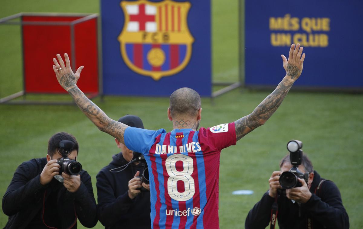 Dani Alves | Brazilec Dani Alves se je pridružil Barceloni pred dobrim mesecem dni. | Foto Reuters
