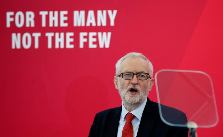 Po mnenju večine gledalcev se je v debati bolje odrezal Corbyn. | Foto: Reuters