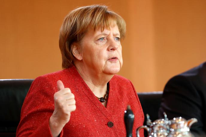 Angela Merkel | Angela Merkel je poudarila, da predsednik Evropske komisije Jean-Claude Juncker zaradi kampanje madžarskega premierja Viktorja Orbana uživa njeno polno solidarnost. | Foto Reuters