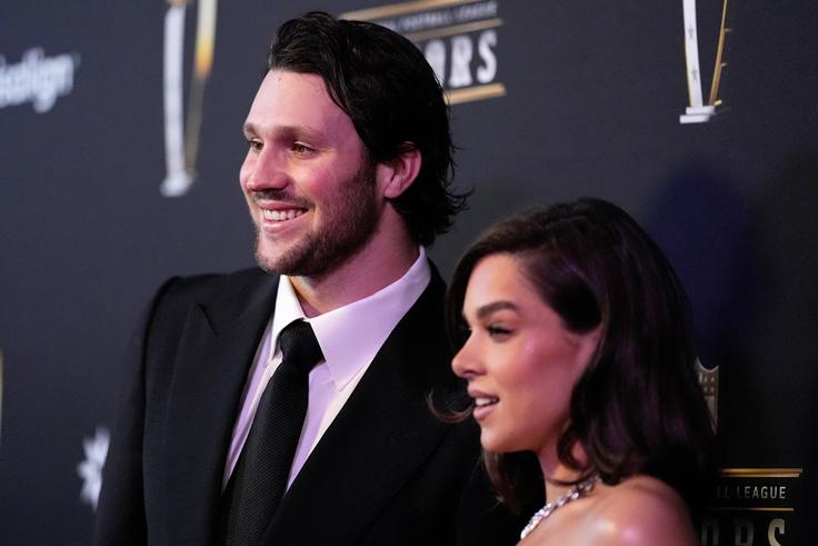 Josh Allen in Hailee Steinfeld začenjata novo poglavje svojega življenja. | Foto: Guliverimage