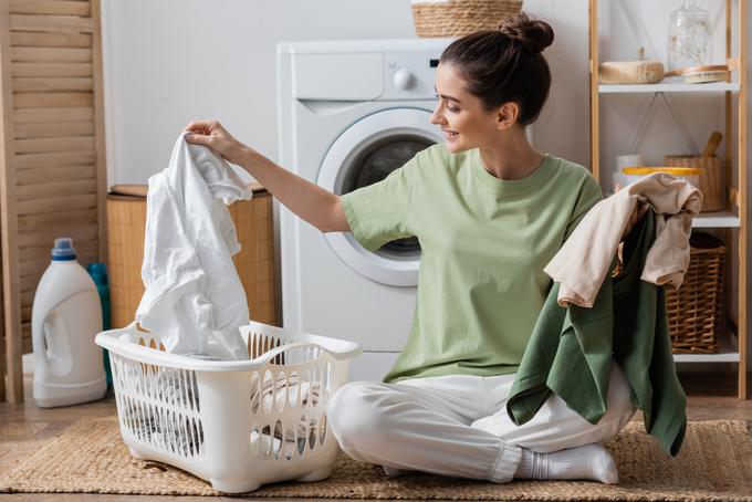 Uporabite detergente, ki so namenjeni temnim oblačilom. | Foto: Shutterstock