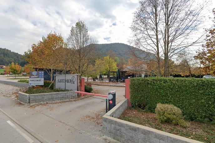 družina Zavašnik, Lipa, Artemida, Pirniče | Verjetno ni dejavnosti na posestvu nekdanjega kluba Lipa, ki bi bila zakonita. | Foto Google Maps/posnetek zaslona