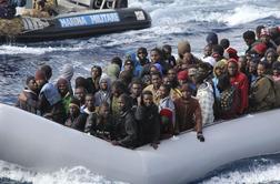Ob obali Italije rešili 700 beguncev
