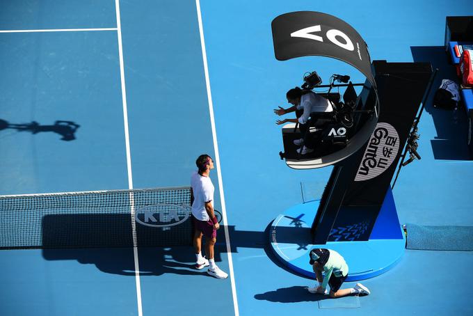 Roger Federer je hitro videl, da s srbsko sodnico ni dobro češenj zobati. | Foto: Gulliver/Getty Images