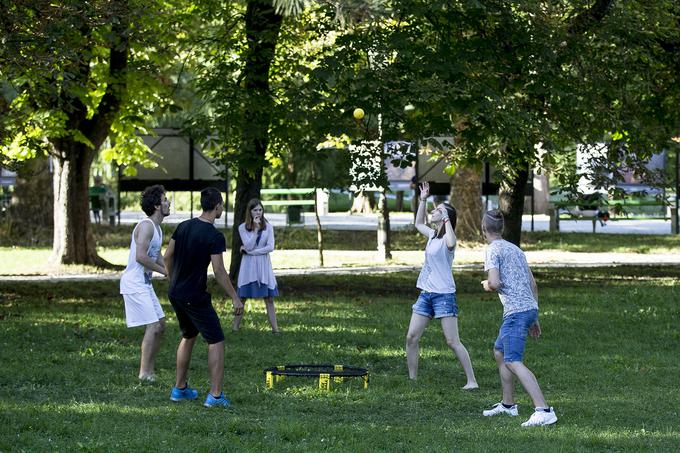 Igranje z žogo ... | Foto: Ana Kovač