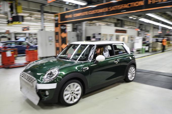 Električno mobilnost oziroma vozniške navade, povezane z zeleno energijo, pa so že raziskovali tudi z omejeno serijo prototipov mini. | Foto: Reuters