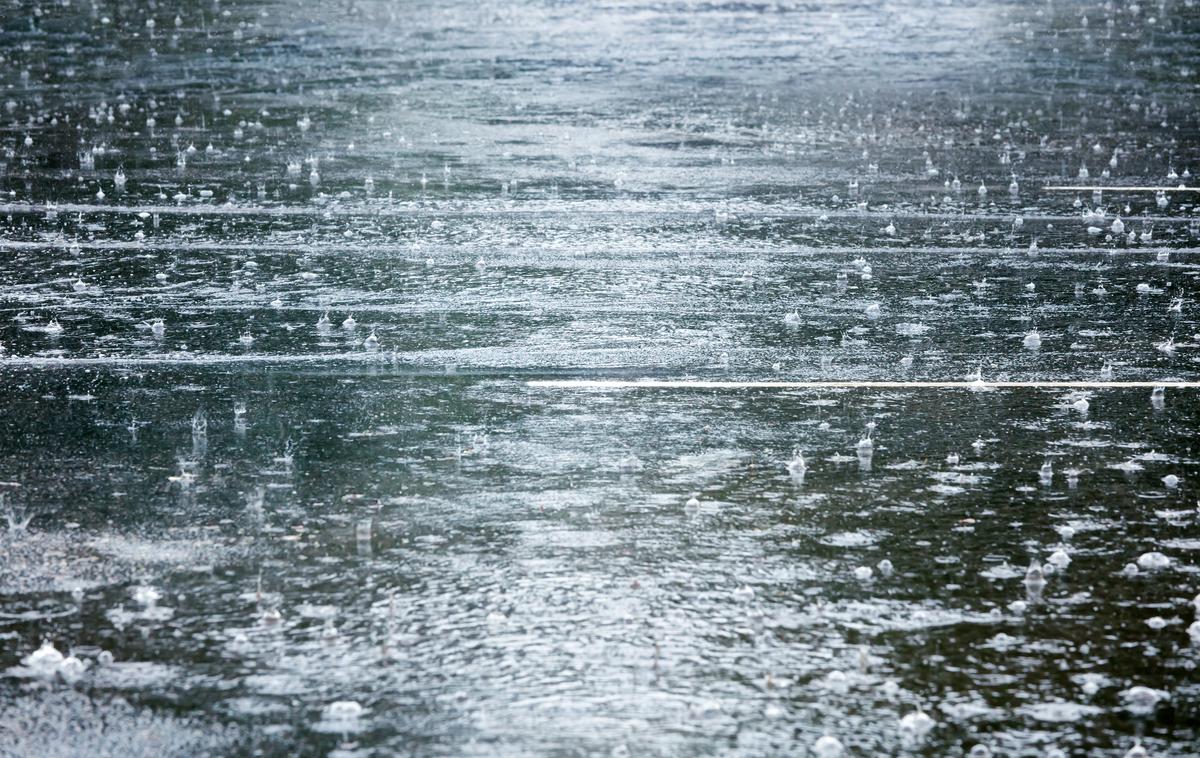 dež | Glavnina padavin je napovedana v noči s četrtka na petek. | Foto Getty Images