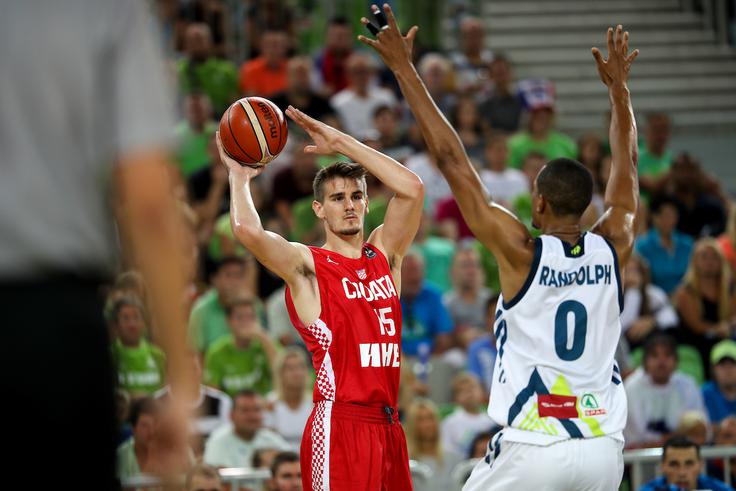 Mladi Dragan Bender je v prvem polčasu dosegel dve trojki. | Foto: Urban Urbanc/Sportida