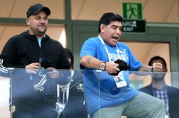 Po puhanju cigare Diego Maradona spet prevzel trenersko vlogo