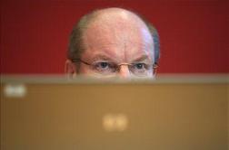 Ali naj država ureja posojilne obresti?