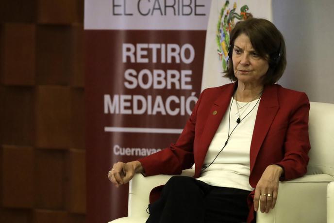 Vrstijo se politični odstopi zaradi Jeffreyja Epsteina