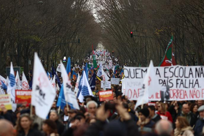 Portugalska protest učiteljev | V preteklih tednih so protesti in občasne stavke potekali po regijah, zaradi česar je prihajalo tudi do prekinitev pouka. | Foto Reuters