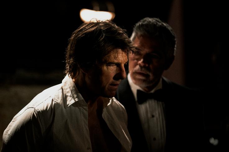Ne glede na to, kako dramatična je osvetlitev, je Esai Morales prešibek igralec, da bi lahko pariral Cruisu. No, vsaj to mu je skupno z njegovim likom Gabrielom. | Foto: Karantanija Cinemas