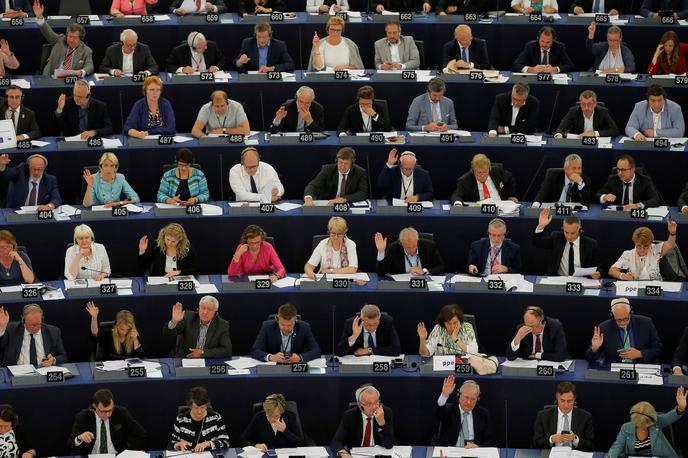 Evropski parlament, evroposlanci, evropski poslanci, glasovanje, Strasbourg | V zadnjem poskusu pred glasovanjem v poslanski zbornici bo Mayeva po napovedih poslance posvarila, naj opravijo svojo dolžnost in uresničijo rezultate referenduma. | Foto Reuters