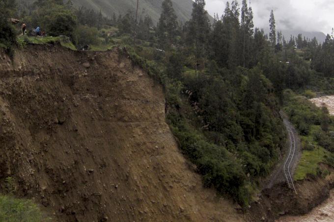 Takole zemeljski plazovi, ki sledijo močnemu deževju, onemogočijo dostop do tako imenovane svete doline Inkov.  | Foto: Reuters