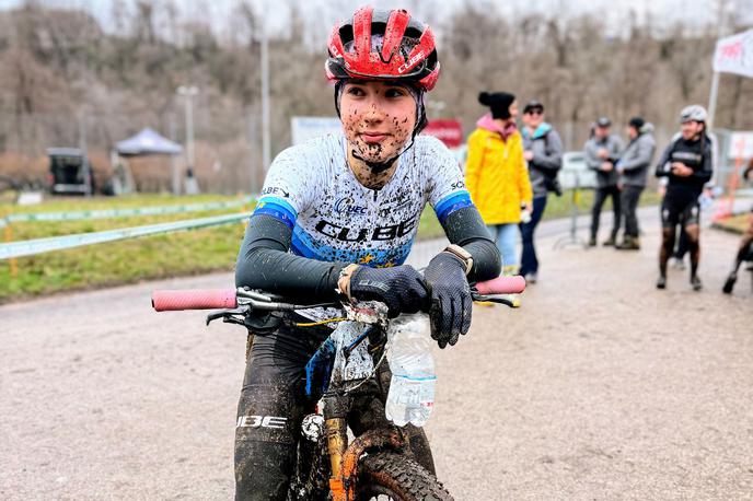 Maruša Tereza Šerkezi | Maruša Tereza Šerkezi je na prvi tekmi švicarskega pokala v gorskem kolesarstvu osvojila 2. mesto. | Foto Matjaž Šerkezi