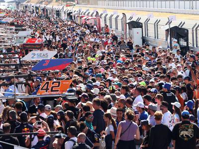 Nepopisna gneča: Verstappen in tudi Slovenec Kastelic, padli so rekordi gledanosti